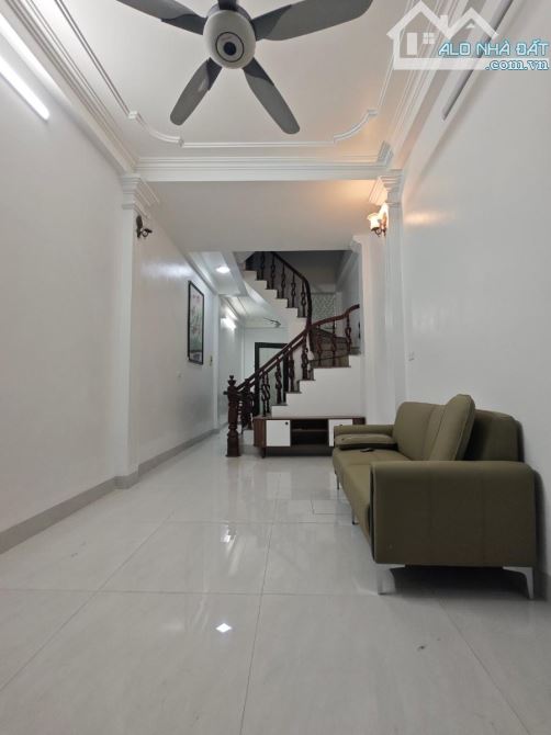 DUY NHẤT NHÀ Ở PHÙNG KHOANG TRUNG VĂN NGÕ RỘNG Ô TÔ TRÁNH 2 THOÁNG