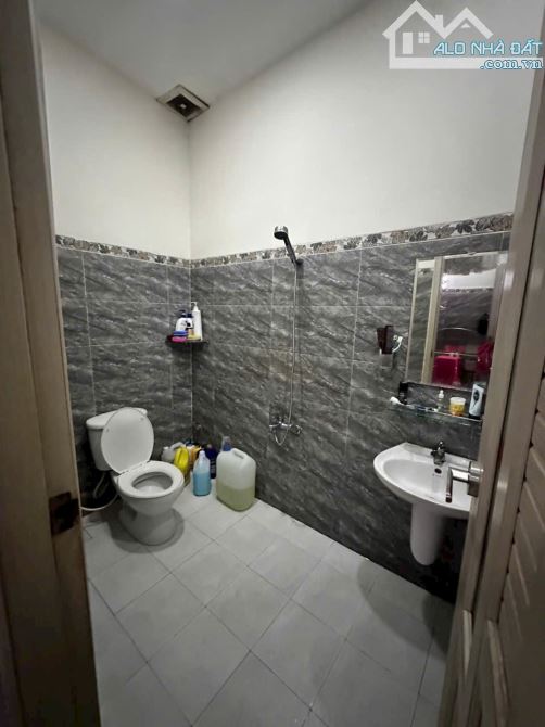Bán Nhà Mặt Tiền Trương Văn Thành, Hiệp Phú, Q9 - DT : 122m2