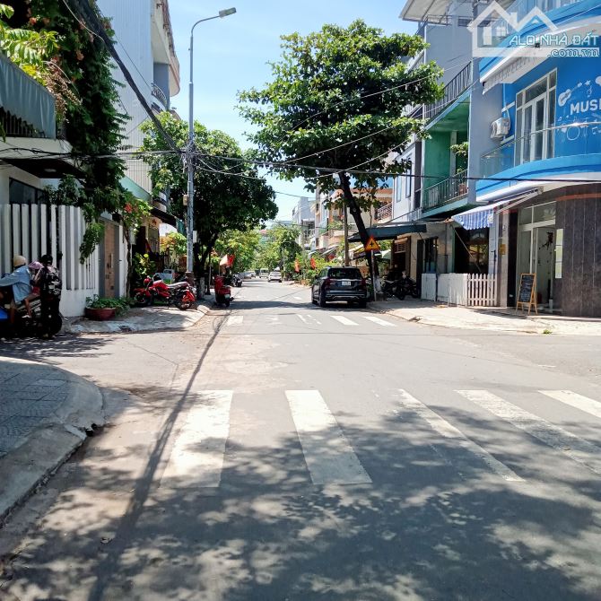chủ bán gấp. lô góc 2 mặt tiền Trần thuyết. Sát biển sơn trà TP ĐÀ NẴNG giá rẻ