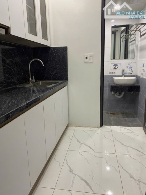 Bán nhà Hào Nam 35m2 nhà đẹp 3 ngủ 5 tầng đẹp 6.9 tỷ