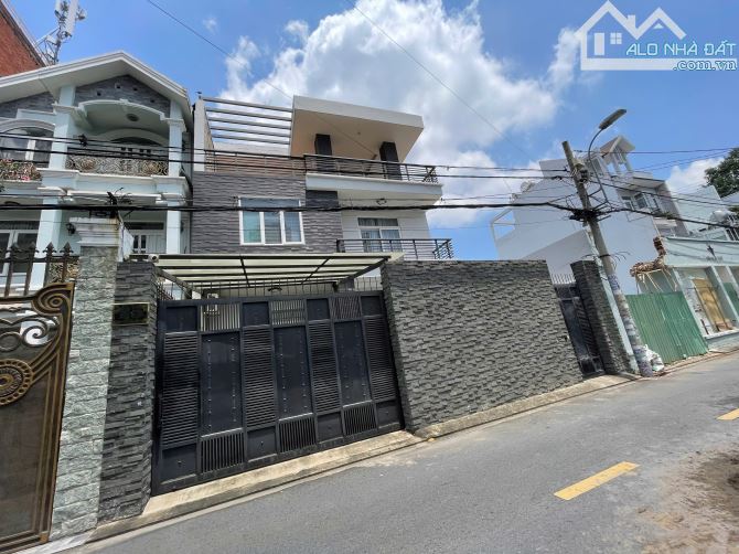 Bán nhà mặt tiền đường số 43 Thảo Điền quận 2.Kết cấu 2 tầng. Nhà đẹp. Diện tích 192,6m2