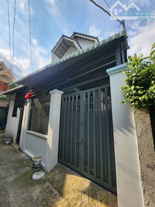 nhà 1 trệt 1 lầu 60,7m2 3ty8 TL gần chợ Xóm Vắng bờ hồ Xóm Vắng 200m, p.Dĩ An