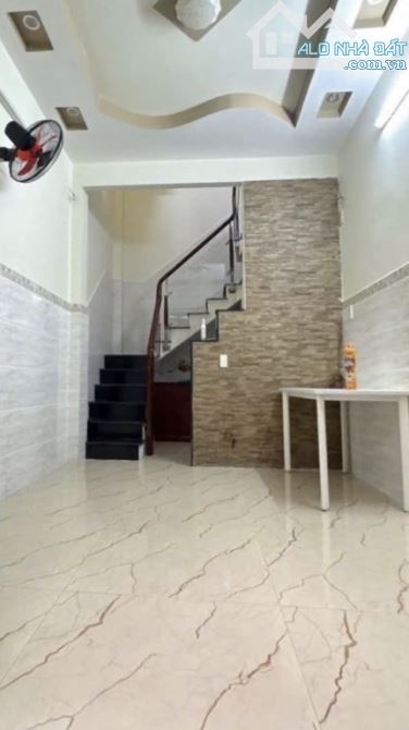 CÁCH QUẬN 1 CHỈ 150m - CÁCH MẶT 💵 ĐƯỜNG 50m - NHÀ 3 TẦNG BTCT - KHU DC HIỆN HỮU KHÔNG QH