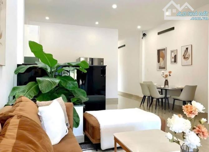 Nhà nở hậu gần vòng xoay Phú Hữu – Quận 9 – Gần 70m², sổ riêng, giá chỉ 4 tỷ