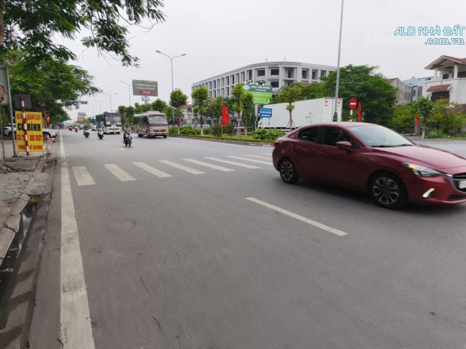 Bán 330m2 ngang 15m. Mặt đường Phạm Văn Đồng. Gần Cầu Rào 2. Buôn bán cực tốt.