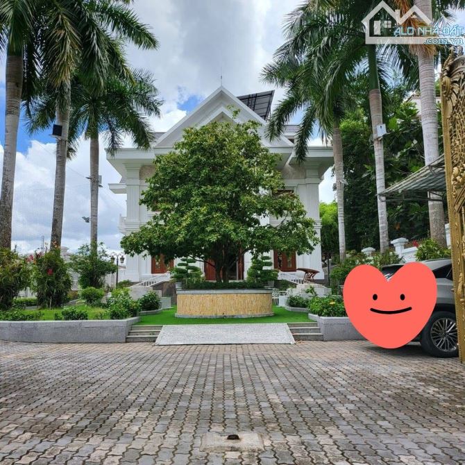 Bán biệt thự 2 mặt tiền đường Trần Văn Giàu và mặt tiền Sông, TPCT ——————————— - Diện tích