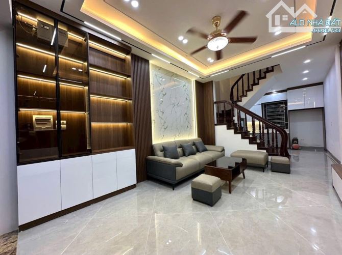 Bán Nhà Lạc Long Quân 45m ,MT5m, Ngõ 4m , Gần Hồ Tây ,Ô Tô Đỗ , Phân Lô , 3 Thoáng Ở Ngay