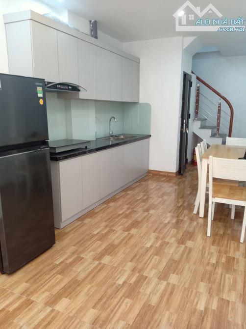 Cho thuê nhà phố Phúc Lợi long biên, 8 triệu, 33m, 5 tầng , nội thất đẹp, gần ô tô.