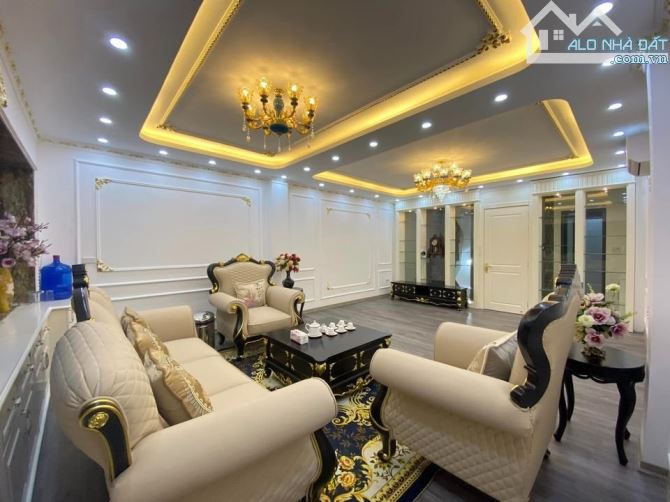 Siêu Phẩm Lạc Long Quân 40m, 5 Tầng Lô Góc , Ngõ Thông , Sát Phố , Ô Tô Đỗ ,Dân Xây Ở Ngay