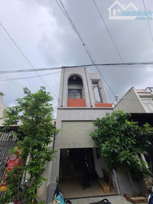 BÁN NHÀ MỚI TÔ KÝ HÓC MÔN - 2 TẦNG ĐÚC 80M2 ( 4M X 20M) - ĐƯỜNG NHỰA 7M - 5.47 TỶ.