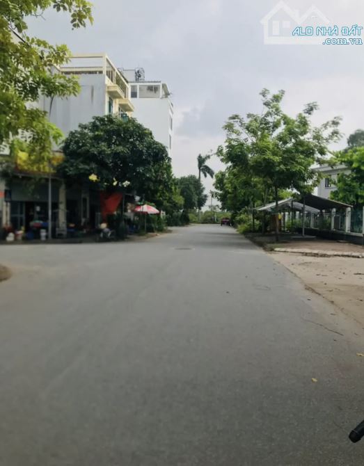 Bán 87m2 đất tđc Lưu Phái - Ngũ Hiệp, lô góc 2 thoáng vĩnh viễn, vỉa hè rộng, ô tô tránh,