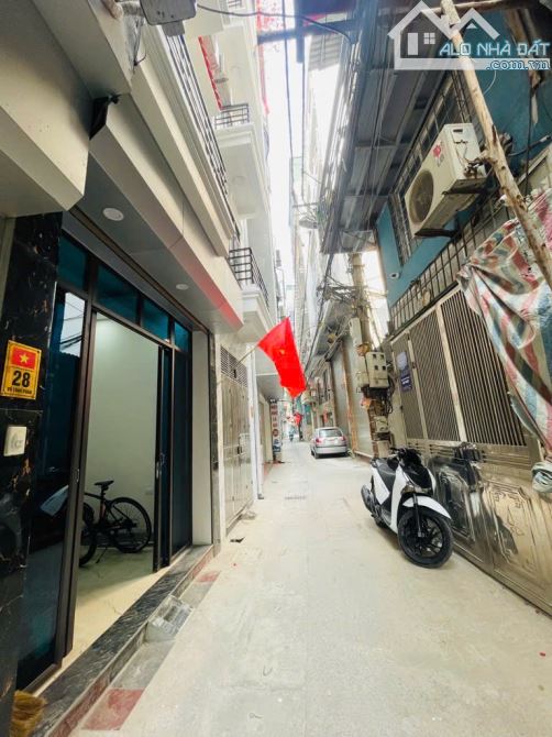 TÔI ĐANG CẦN BÁN CĂN NHÀ 38M2 TẠI PHỐ VŨ TÔNG PHAN -Ô TÔ QUA NHÀ  GIÁ CHỈ 9 TỶ