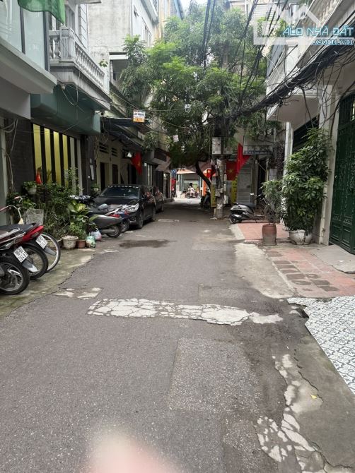 PHÂN LÔ - HOÀNG CẦU - Ô TÔ TRÁNH - 52 M2