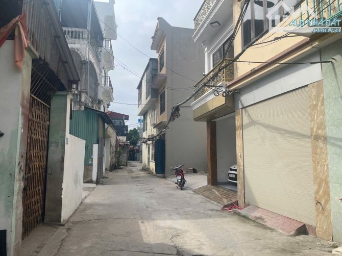 Bán nhà mới đẹp Đông Mỹ - Thanh Trì, 40m2 4 tầng, gara ô tô, gần trục chính