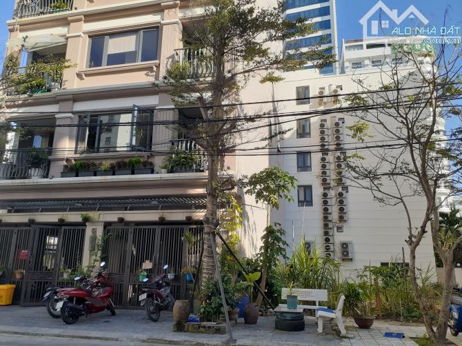 Bán lô đất tặng nhà 3 tầng mặt tiền đường Chính Hữu giá bao rẻ