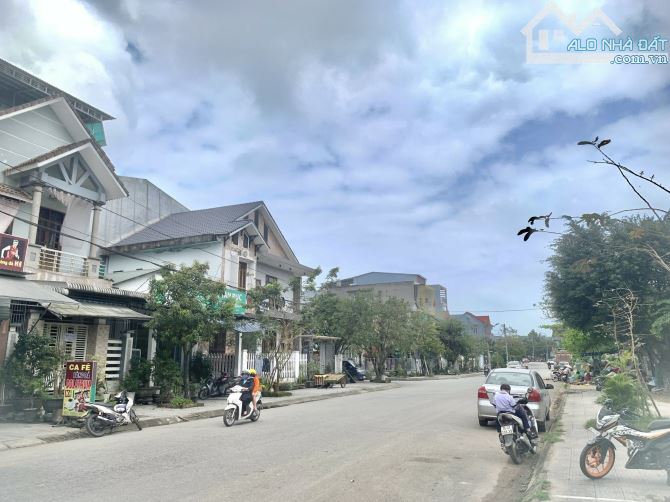 Bán nhà 3 tầng 2 mặt tiền Đinh Liệt - khu Lịch Đợi