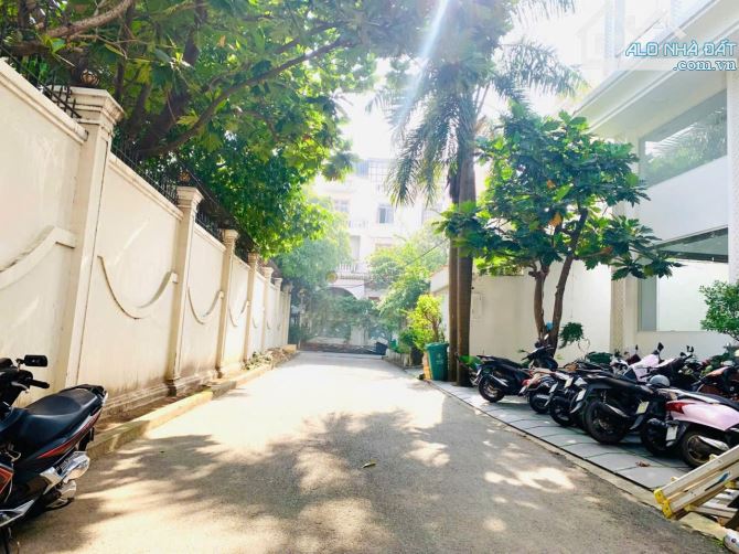 Bán đất XD 1HẦM/6TẦNG - cách Trần Não chỉ 200m. DT: 6,6x25M (180m2). Giá chỉ 28,8 tỷ TL