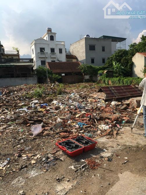Bán gấp mảnh đất 655m full thổ cư 2 mặt ngõ ô tô tại Đông La Hoài đức.