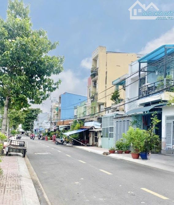 CÁCH CẦU CHÀ VÀ 600M - HXH - KDC CAO TẦNG - Đ.AT - 75.2m2 - SHR - 5.XXTY