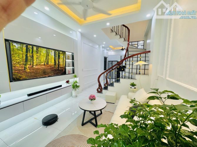 căn nhà đẹp, căn góc trần lãm, ngay gần bv đột quỵ, ngõ oto rộng thoáng, giá 2,x tỷ thiện