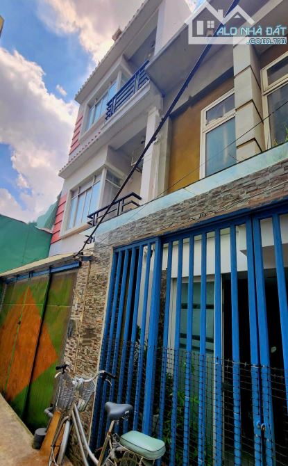 NHÀ PHỐ QUẬN 7, NGUYỄN VĂN QUỲ, 5X14 m, 4 TẦNG, Ô TÔ ĐỖ GẦN CỬA, 6 TỶ
