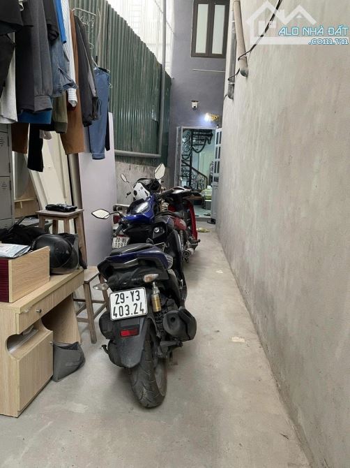 Cho thuê nhà nguyên căn ngõ 77 Xuân La Tây Hồ, 50m 2 tầng, giá 5.5tr