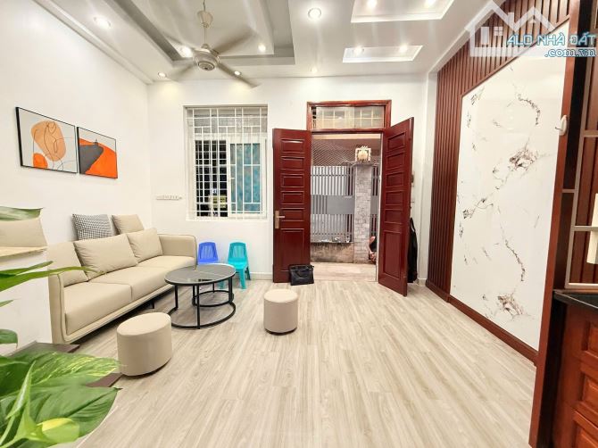 Nhà lung linh Ngõ 160/53 Cầu Giấy, 35m2, 6T, 10.45 tỷ