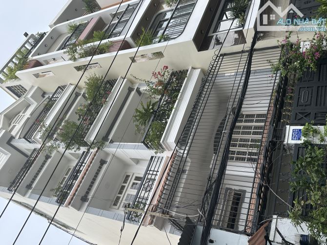 Nhà riêng HXH 6m CV Làng Hoa - nhà 4tầng đường NGUYỄN VĂN KHỐI(4.8x14.5m) nội thất Châu Âu