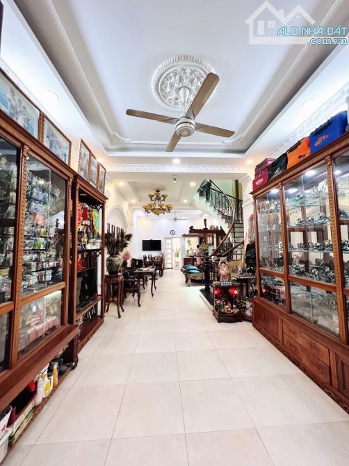 Bán nhà Tân Bình - hẻm nhựa 6m ô tô - nở hậu - 80m2 - 3 tầng - 10