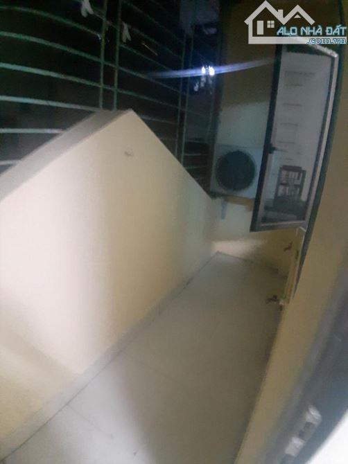 Cho thuê căn nhà ngõ 31 phố Trần Quốc Hoàn. Dt 40m2 x 4 tầng có nội thất, ô tô đậu cửa - 10