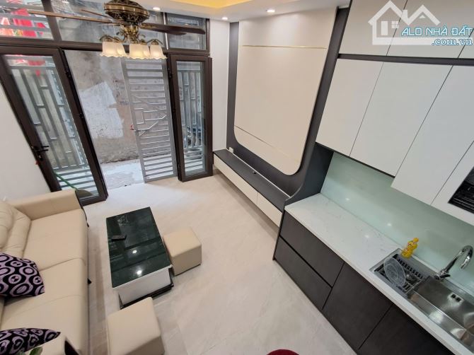 Lệnh Cư Khâm Thiên, Full Nội Thất. 20m2-5 Tầng – 3.5m Mặt Tiền. Giá Thương Lượng. 4.7 Tỷ - 10