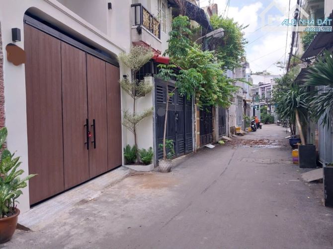 Nhà Gò Vấp hẻm xe hơi thông 2 tầng 90m2 sử dụng đường số 51 phường 14 gần bờ kênh - 10