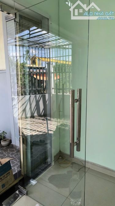 Nhà HXT, 1 trệt 2 lầu 4pn 3wc, sẵn máy lạnh. Gần đường Tam Bình - 10