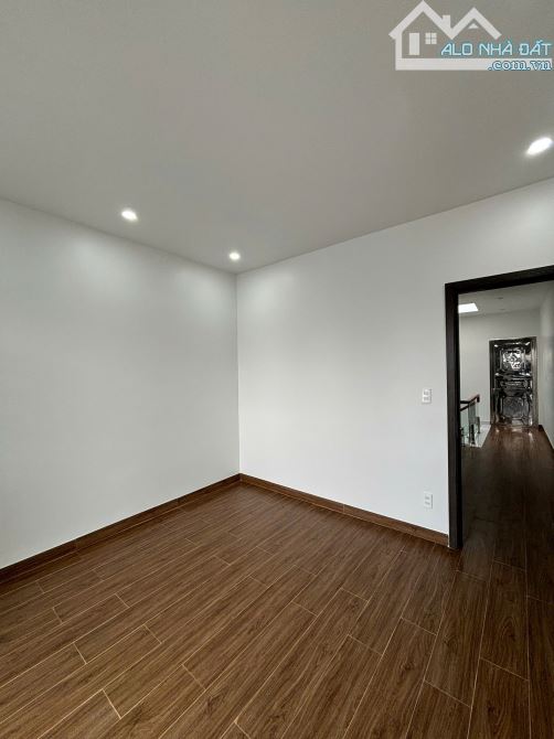 Bán nhà mặt đường khu phân lô Đằng Lâm, có thang máy, 78m2 4 tầng, ô tô đỗ thoải mái, giá - 10