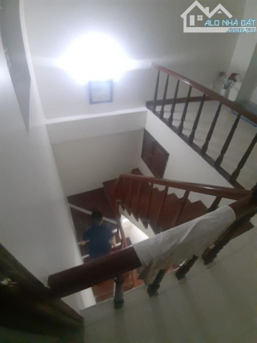 Cho thuê căn nhà ngõ 31 phố Trần Quốc Hoàn. Dt 40m2 x 4 tầng có nội thất, ô tô đậu cửa - 11