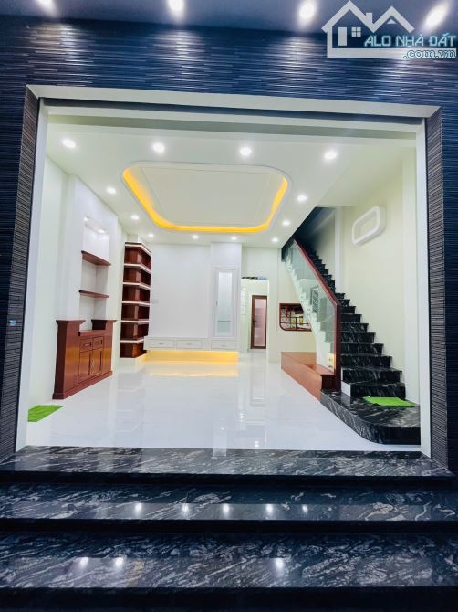 Nhà CHO THUÊ NHÀ TRỆT 1 LẦU VÀ SÂN THƯỢNG MỚI XÂY HẺM 388 NGUYỄN VĂN CỪ - 1