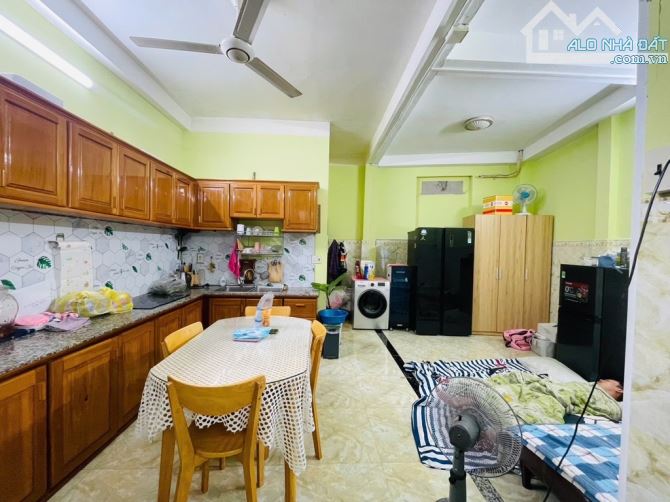 Quận 3, nhà đẹp,gần mặt tiền Cách Mạng Tháng Tám, 60m2, sổ nở hậu 6m, 3Pn, 6.75 Tỷ - 1