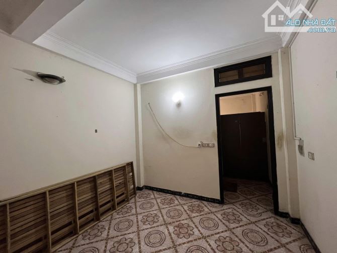 Trần Hữu Tước, 50m, 9 phòng cho thuê, 10m ra phố, Gần hồ, Dòng tiền ổn định, Giá cực tốt - 1
