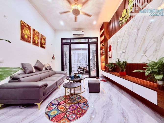 Tân Triều . Thanh Trì. Triều khúc 28m 4 tầng .5.85 tỷ. Ngõ thông nhà thoáng sáng ô tô gần - 1