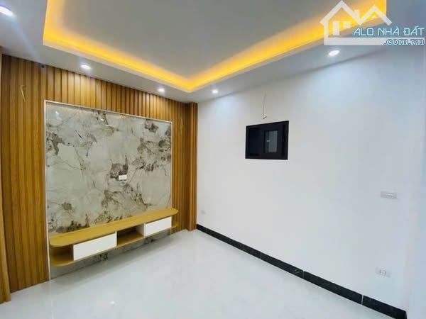 BÁN NHÀ DỊCH VỌNG HẬU -GẦN CÔNG VIÊN CẦU GIẤY- DÂN XÂY  43M-5 TẦNG- 20M RA MẶT PHỐ-10x TỶ - 1