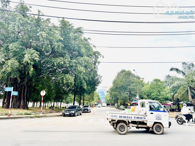 Đất đường GS18 - Đông Hòa -P.Dĩ An- 400m2 - 22 Tỷ  - Sổ hồng riêng - 1