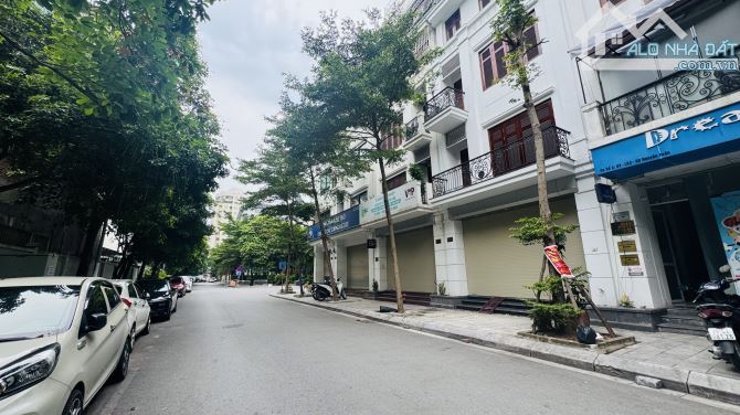 NGUYỄN TUÂN PHÂN LÔ LIỀN KỀ - VỈA HÈ Ô TÔ DỪNG ĐỖ 3 LÀN XE TRÁNH - ĐANG CHO THUÊ VĂN PHÒNG - 1