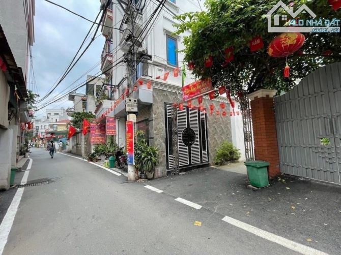 BÁN NHÀ KIM CHUNG - LÔ GÓC 5 TẦNG - MẶT TIỀN BỀ THẾ - Ô TÔ ĐỖ CỬA - CHỈ HƠN 4 TỶ - 1