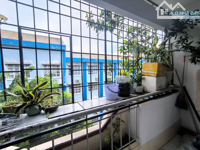 Bán Gấp chung cư Cách mạng Tháng 8, 52m2, SHR, Giá chỉ 2.4 Tỷ - 1