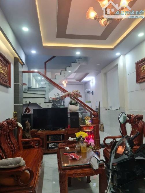 4 TẦNG CỰC ĐẸP, ĐÚC KIÊN CỐ - HẺM XE HƠI - 4MX14M - GẦN NGÃ 4 BỐN XÃ - NHỈNH 6 TỶ - 1