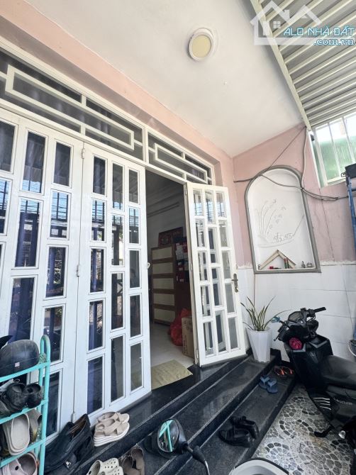 BÁN NHÀ MẶT TIỀN GẦN CHỢ HIỆP BÌNH CHÁNH, 2TẦNG ĐÚC ,HXH, DT60M2 , CHỈ 5.XTỶ . - 1