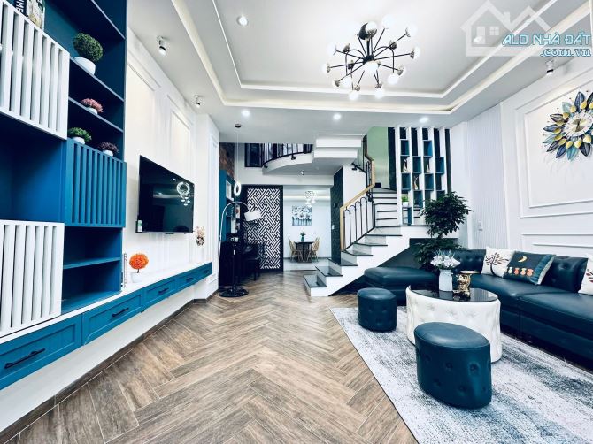 Nhà 4 tầng kiệt Hoàng Diệu Full Nội Thất cách đường chính 50m - 1