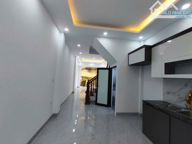 BÁN NHÀ TĐC QUỲNH ĐÔ  40M2- 8 TỶ- PHÂN LÔ- VỈA HÈ- Ô TÔ VÀO NHÀ - NHÀ MỚI ĐẸP. - 1