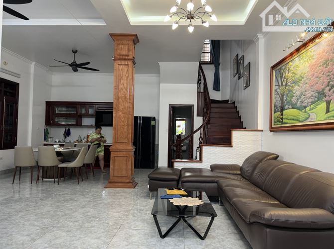 Cho thuê nhà Hào Nam – Đống Đa DT 85m x 4 tầng, đẹp, ôtô đỗ giá thuê 20tr/th - 1