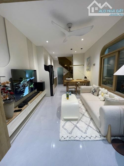 HOÀN KIẾM MỚI ĐẸP -3PN ĐỦ CÔNG NĂNG-NỘI THẤT NGOẠI NHẬP-SỔ HOA HẬU -GIÁ 7,2 T.ỷ - 1